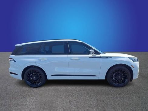 Certified 2026 Lincoln Aviator Reserve AWD/4WD image 4