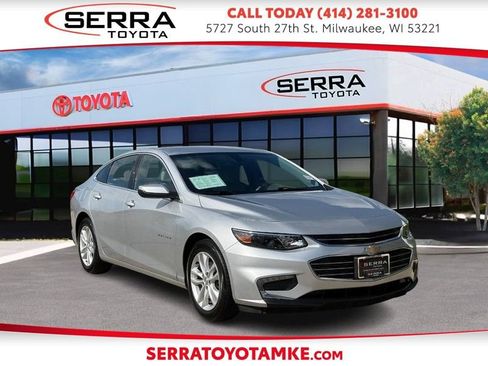 Used 2017 Chevrolet Malibu LT FWD image 1