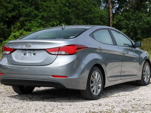 Used 2016 Hyundai Elantra SE w/ Option Group 02 FWD image 11