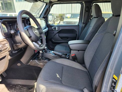 New 2026 Jeep Gladiator Sport AWD/4WD image 17