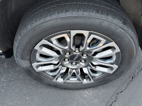 Used 2024 GMC Yukon Denali Ultimate AWD/4WD image 11
