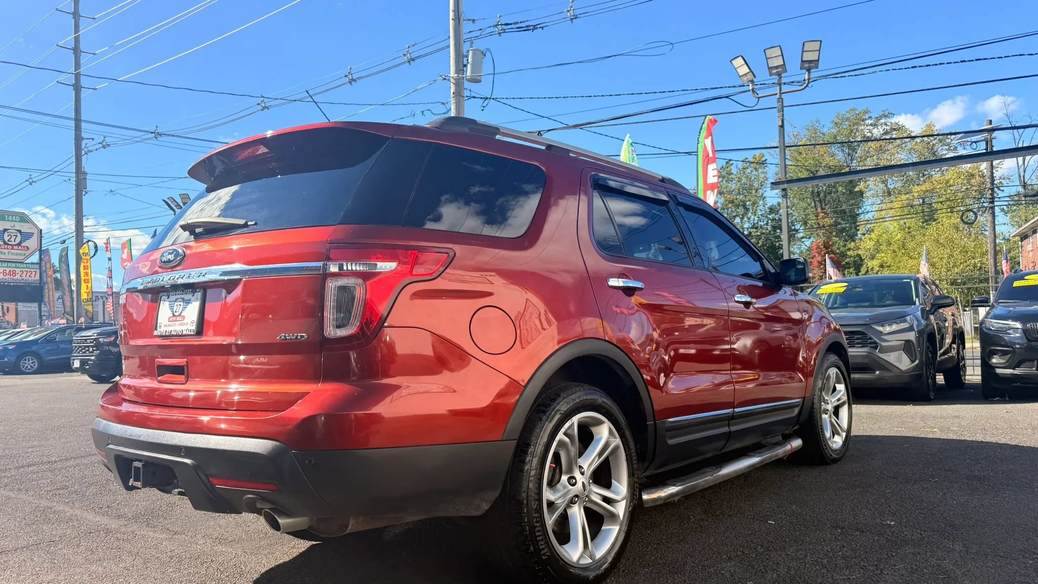 Used 2014 Ford Explorer XLT w/ Equipment Group 201A AWD/4WD image 8