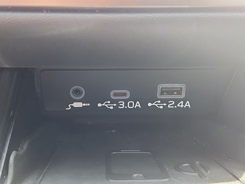 Used 2023 Subaru Outback Limited AWD/4WD image 11