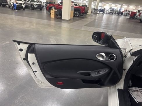 Used 2016 Nissan 370Z Sport image 16