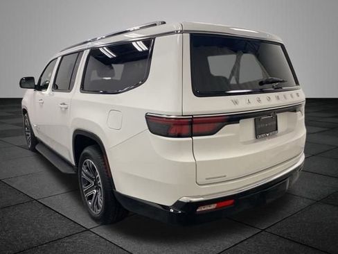 Used 2023 Jeep Wagoneer L 4WD w/ Premium Group I image 4