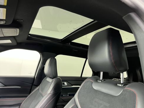 Used 2025 Ford Explorer ST w/ Sun And Sound Package image 18