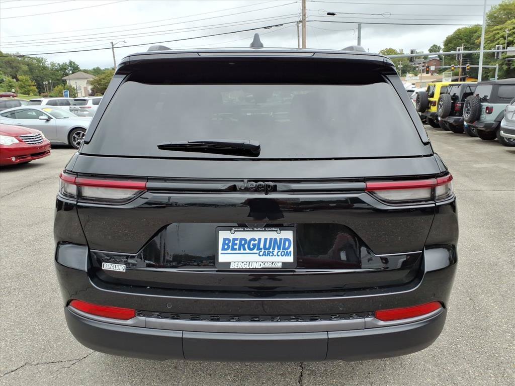 New 2027 Jeep Grand Cherokee Altitude AWD/4WD image 5