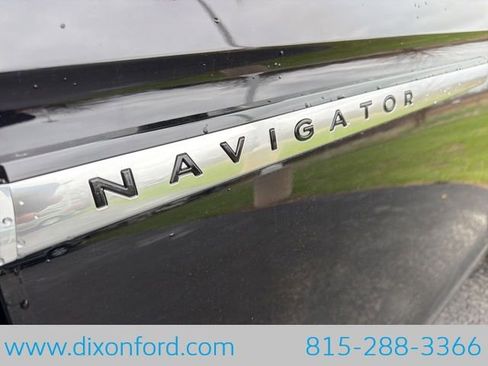 Used 2025 Lincoln Navigator Reserve image 11