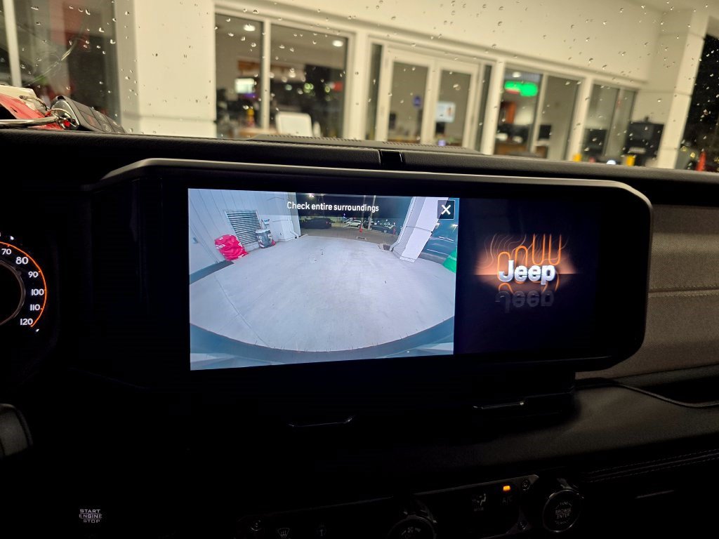 Used 2025 Jeep Wrangler Unlimited Sahara AWD/4WD image 22