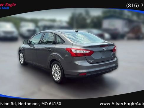 Used 2012 Ford Focus SE FWD image 3