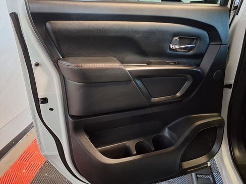 Used 2021 Nissan Titan PRO-4X w/ Pro-4x Convenience Package image 15