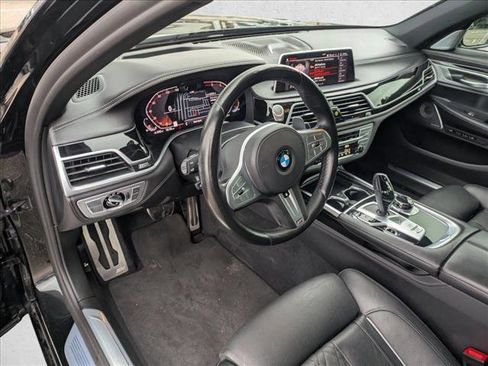 Used 2021 BMW 750i xDrive w/ Executive Package AWD/4WD image 9