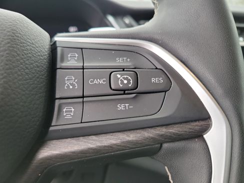 Used 2024 Jeep Grand Cherokee Limited image 24