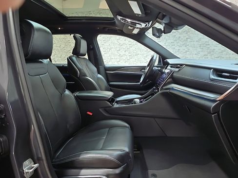 Used 2023 Jeep Grand Cherokee Overland w/ Adv Protech Group III image 11