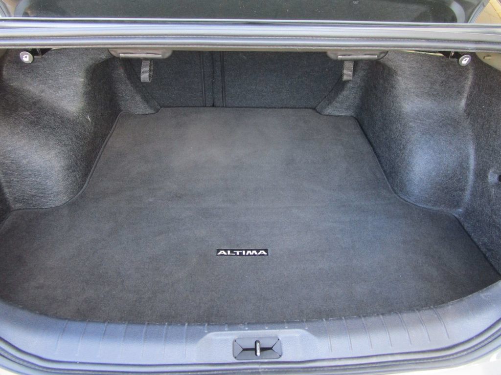 Used 2025 Nissan Altima 2.5 SV FWD image 16