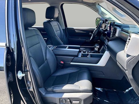 Used 2022 Toyota Tundra Limited w/ Power Package AWD/4WD image 9