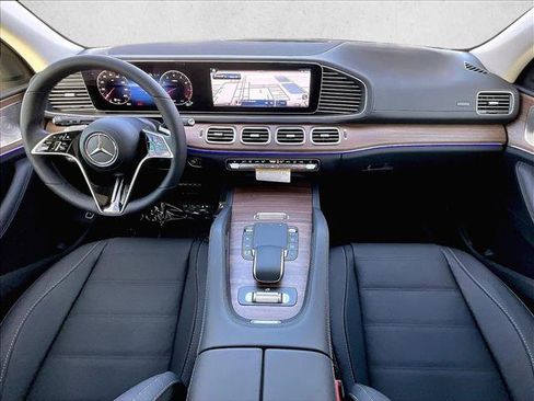 New 2026 Mercedes-Benz GLS 450 4MATIC image 7