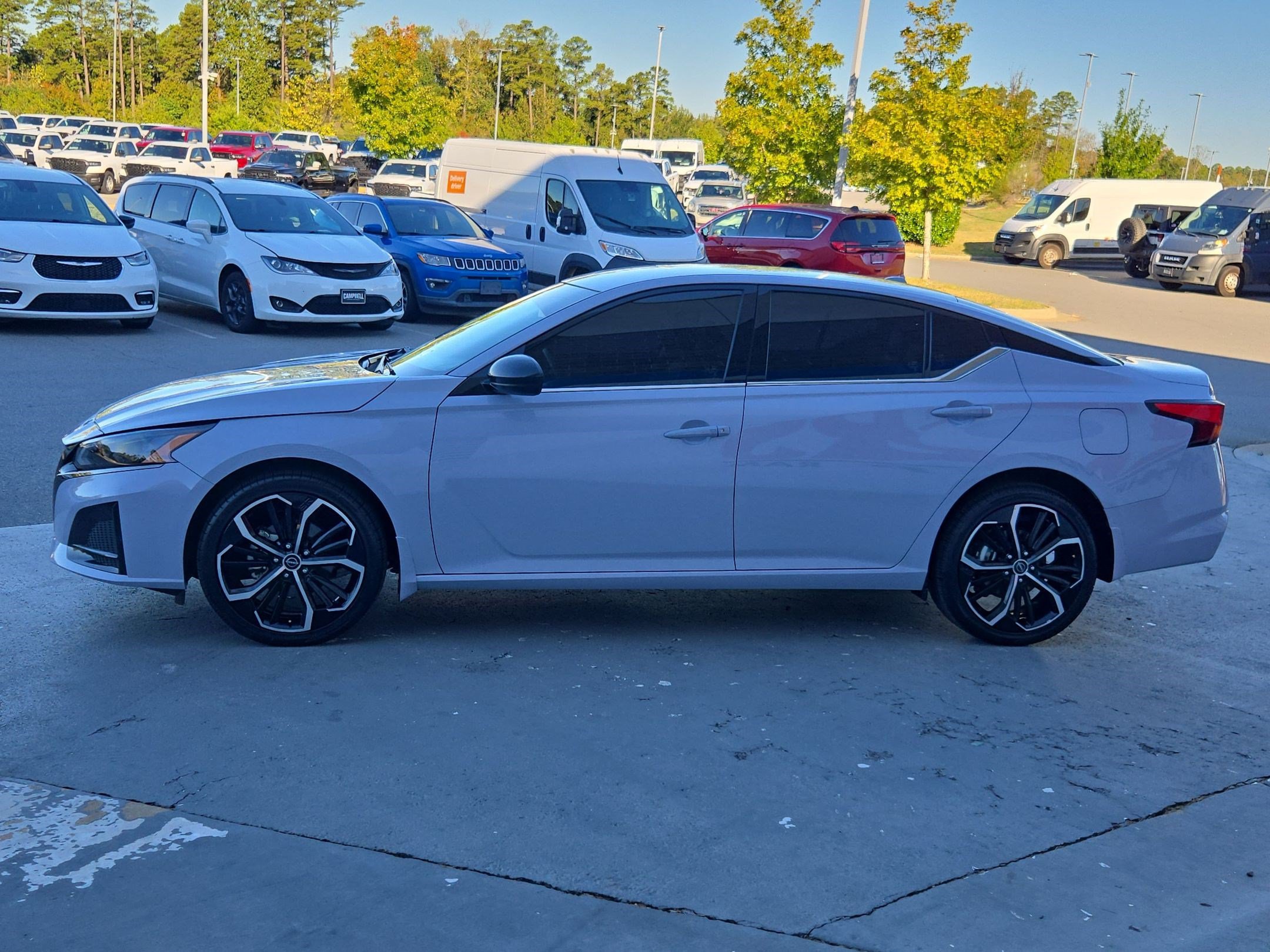 Used 2025 Nissan Altima 2.5 SR AWD/4WD image 4