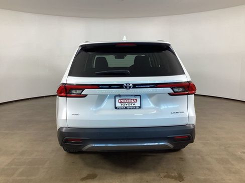 Used 2024 Toyota Grand Highlander AWD image 10