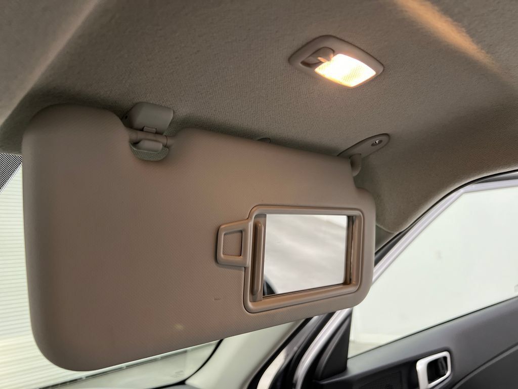 Used 2025 Hyundai Venue SEL FWD image 61