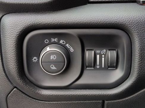 Used 2022 RAM 1500 Laramie AWD/4WD image 16