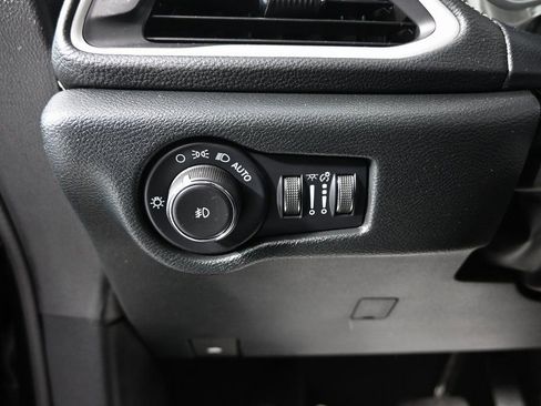 Used 2025 Chrysler Pacifica Select FWD image 23
