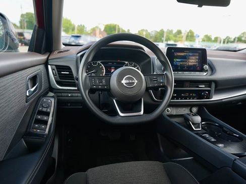 Used 2023 Nissan Rogue SV image 16