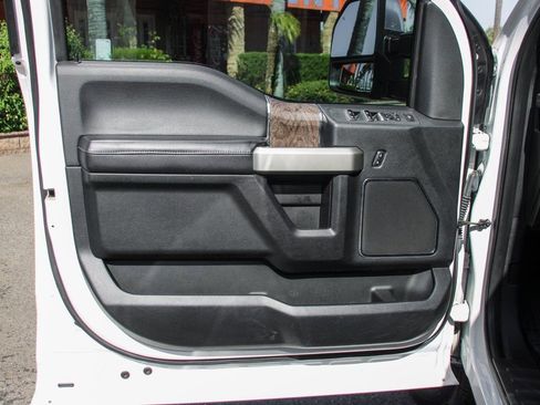 Used 2017 Ford F250 Lariat w/ Chrome Package image 14