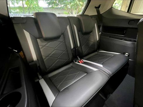 New 2025 Volkswagen Atlas Peak Edition SE image 27