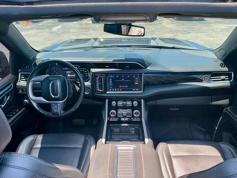 Used 2021 GMC Yukon XL Denali AWD/4WD image 37