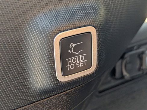 New 2025 Jeep Grand Cherokee Overland image 30