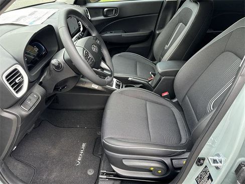 New 2025 Hyundai Venue Limited image 8