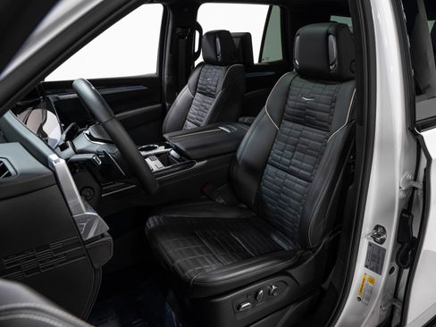 Used 2025 Cadillac Escalade V w/ LPO, ONYX Package AWD/4WD image 32