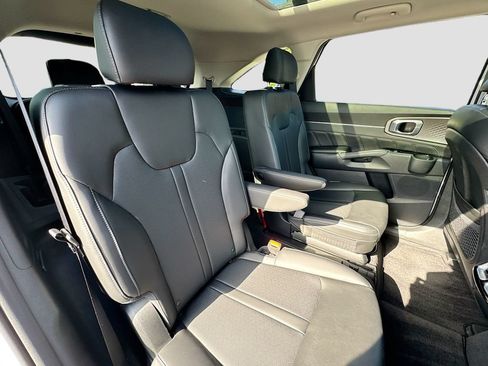 Certified 2023 Kia Sorento SX AWD/4WD image 32