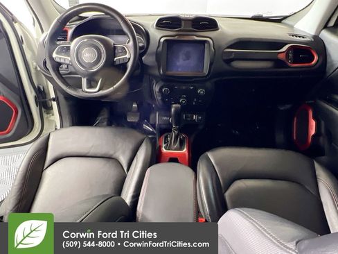 Used 2018 Jeep Renegade Trailhawk AWD/4WD image 7
