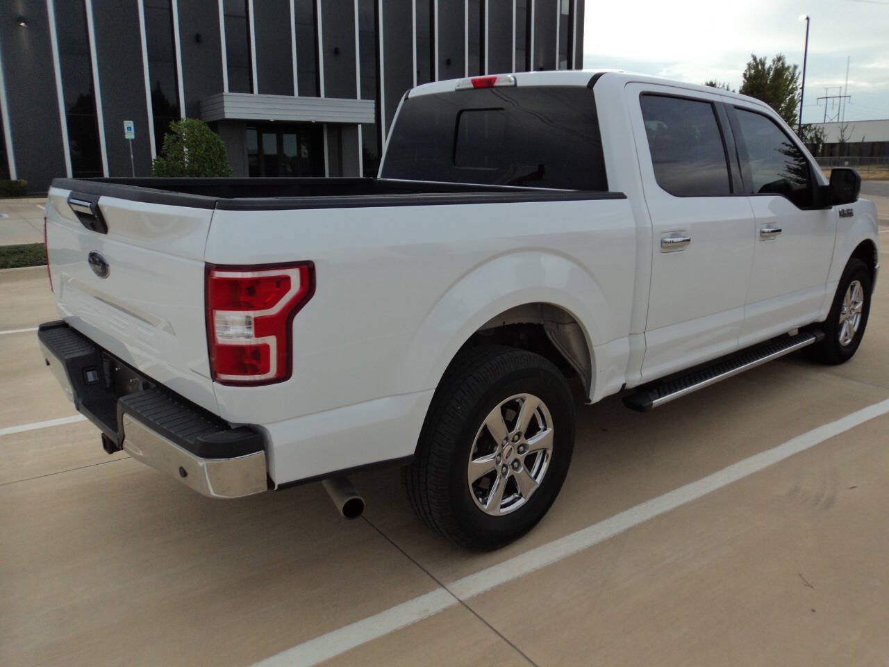 Used 2018 Ford F150 XLT w/ Equipment Group 302A Luxury AWD/4WD image 4