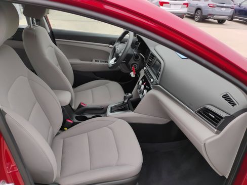 Used 2019 Hyundai Elantra SE image 31