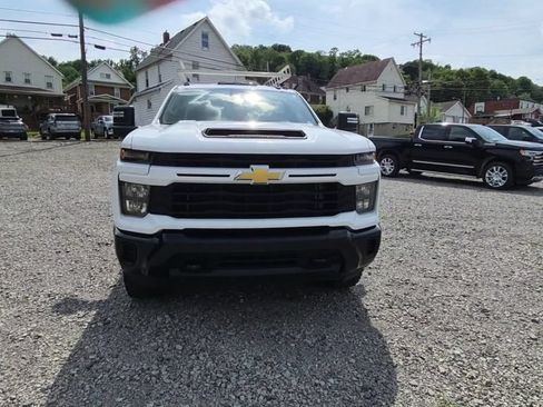 Used 2024 Chevrolet Silverado 2500 Custom w/ Custom Convenience Package AWD/4WD image 4