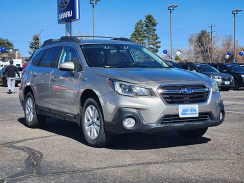 Used 2019 Subaru Outback 2.5i Premium image 3