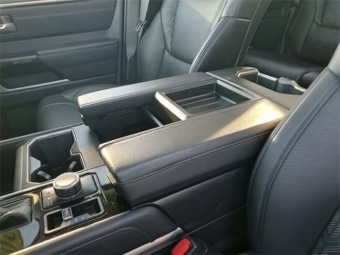 Used 2022 Toyota Tundra Limited image 17