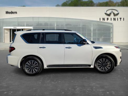Used 2024 Nissan Armada SL w/ Midnight Edition Package image 3