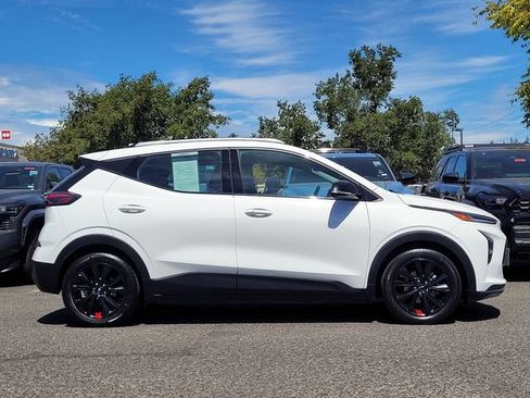 Used 2023 Chevrolet Bolt EUV LT w/ Convenience Package FWD image 5
