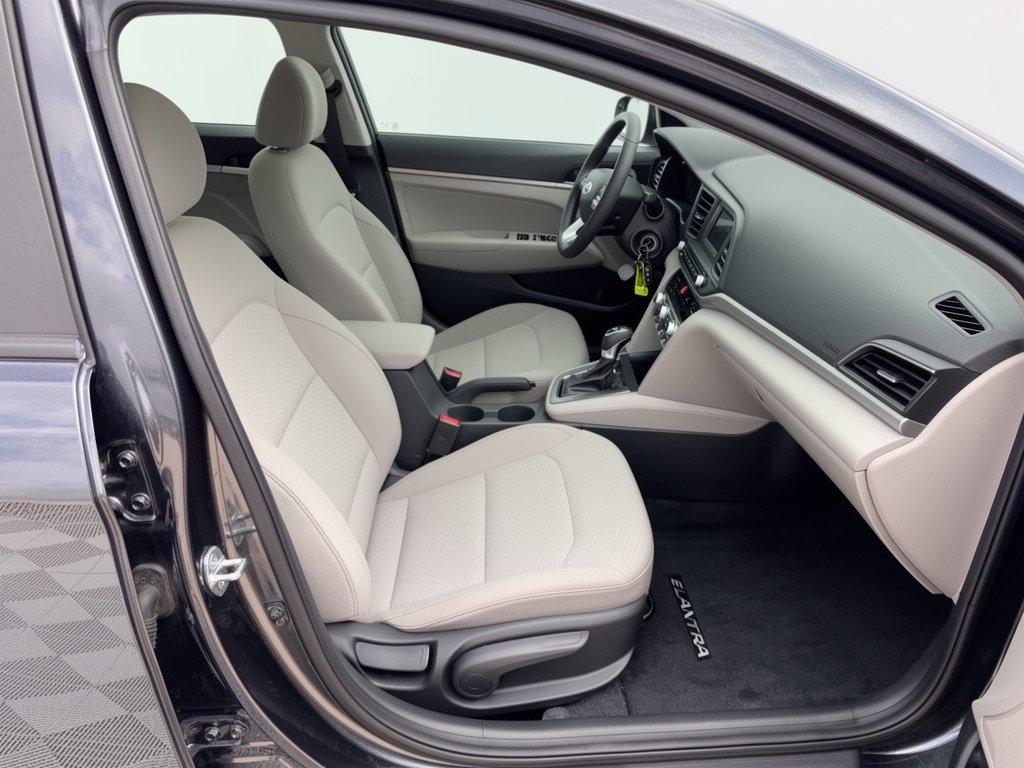 Used 2020 Hyundai Elantra SE FWD image 30
