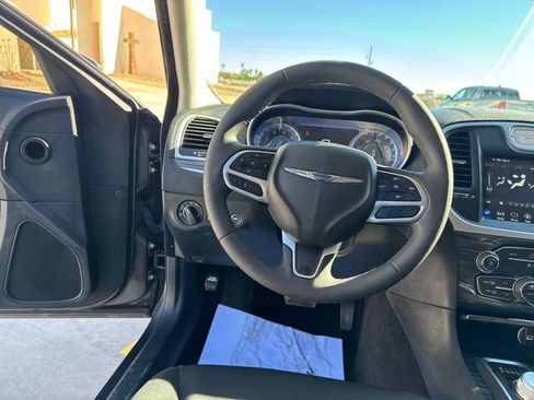 Used 2022 Chrysler 300 Touring image 13