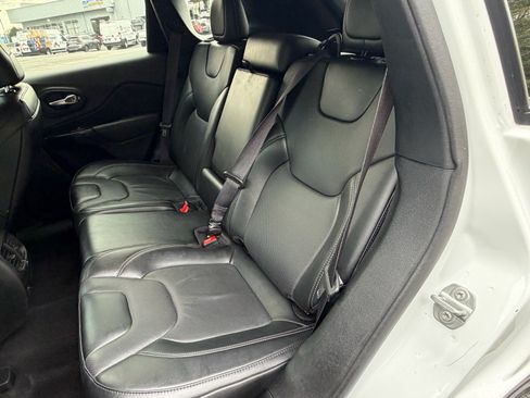 Used 2023 Jeep Cherokee Altitude Lux AWD/4WD image 46