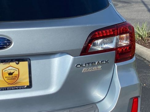Used 2017 Subaru Outback 2.5i Limited image 14