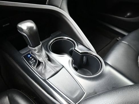 Used 2020 Toyota Camry SE w/ Convenience Package image 28