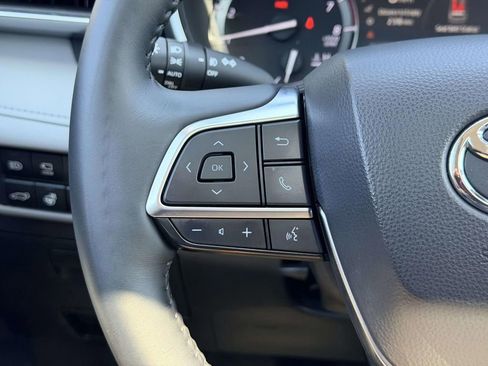 Used 2021 Toyota Highlander Platinum AWD/4WD image 9