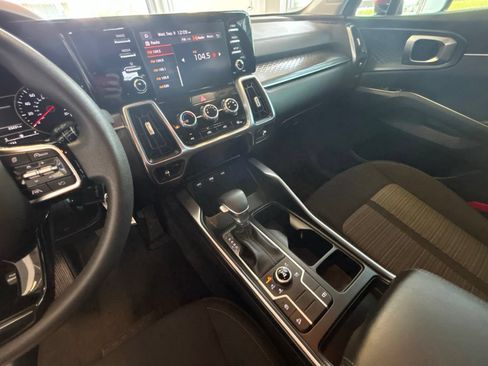 Used 2023 Kia Sorento LX AWD/4WD image 24