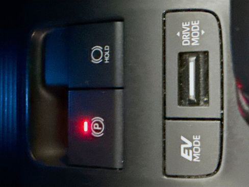 Used 2021 Toyota Venza LE AWD/4WD image 43